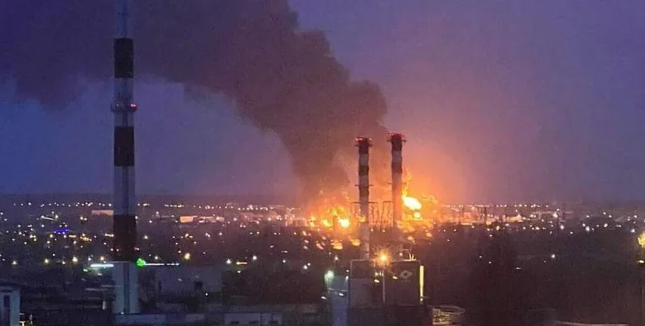 Пожежа на Заводі ім. Свердлова у Дзержинську після удару ЗСУ