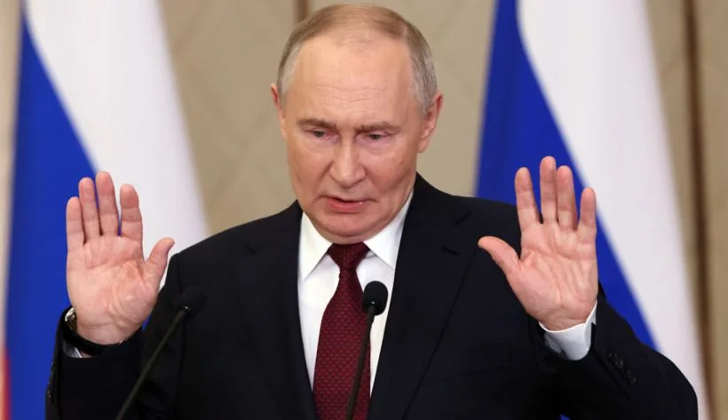 Володимир Путін жестами коментує удари дронів по Москві в Кремлі