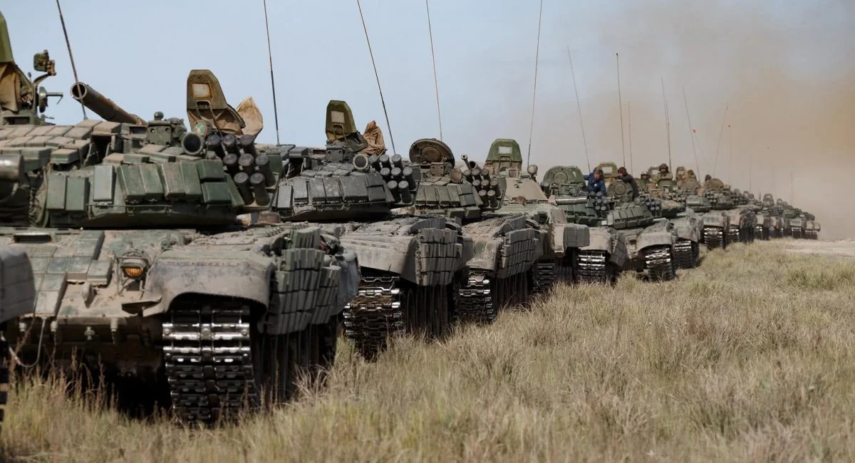 Колона російських танків перекидається на південь для наступу