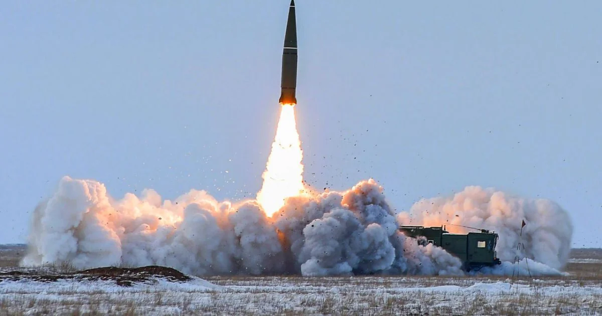 Пуск ракети Іскандер-К з мобільної установки під час атаки на Київ
