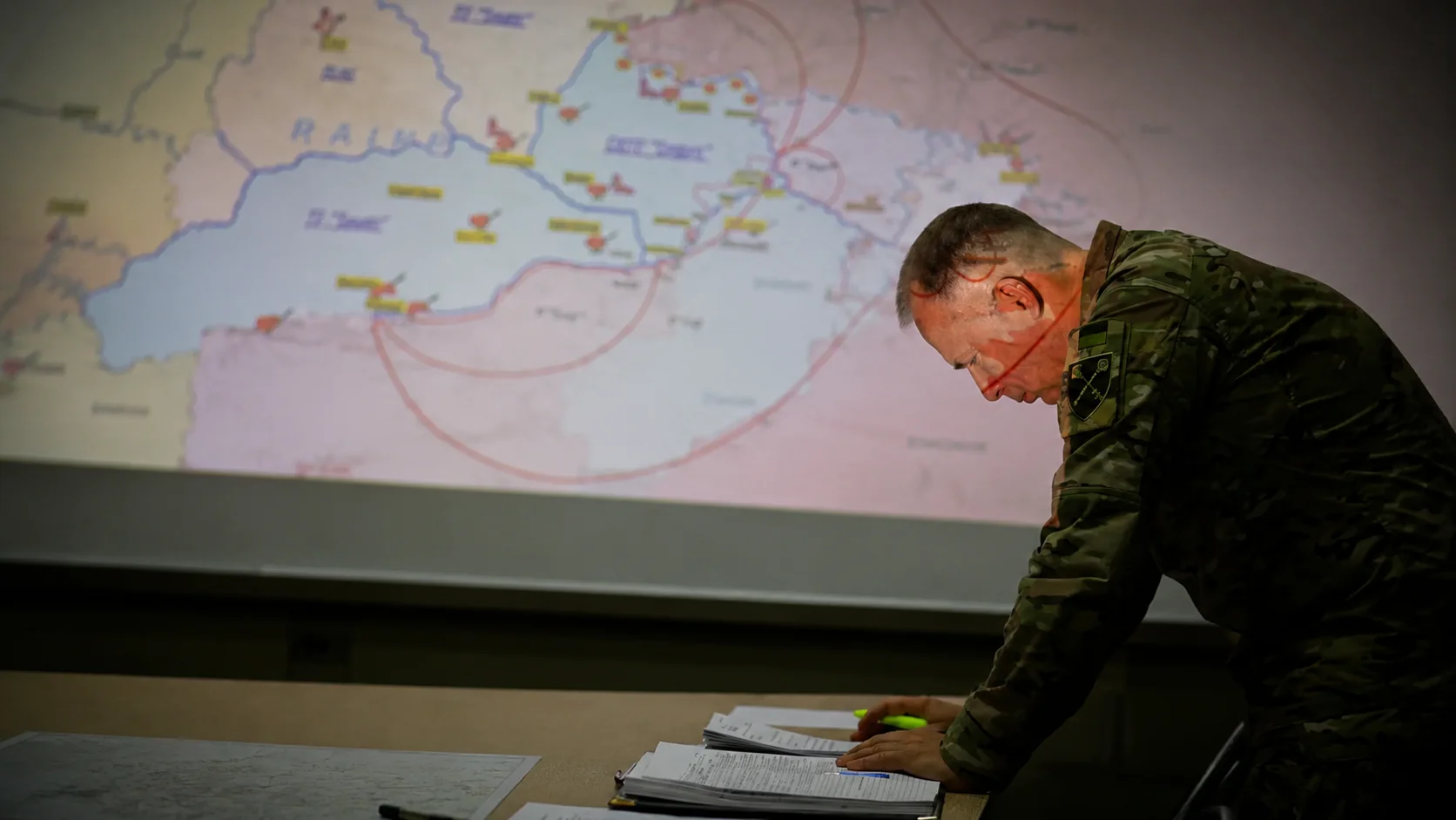 Сирський аналізує стратегічну мапу РФ під час планування виснаження ворога