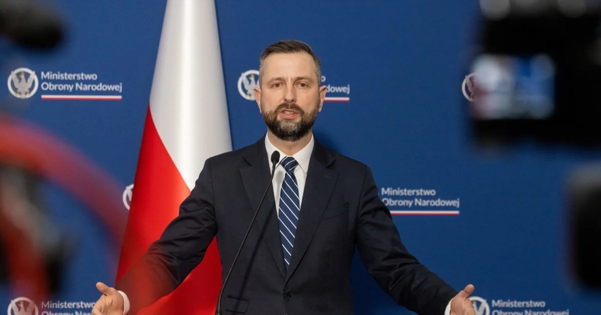 Міністр оборони Польщі Владислав Косіняк-Камиш на брифінгу в Міноборони