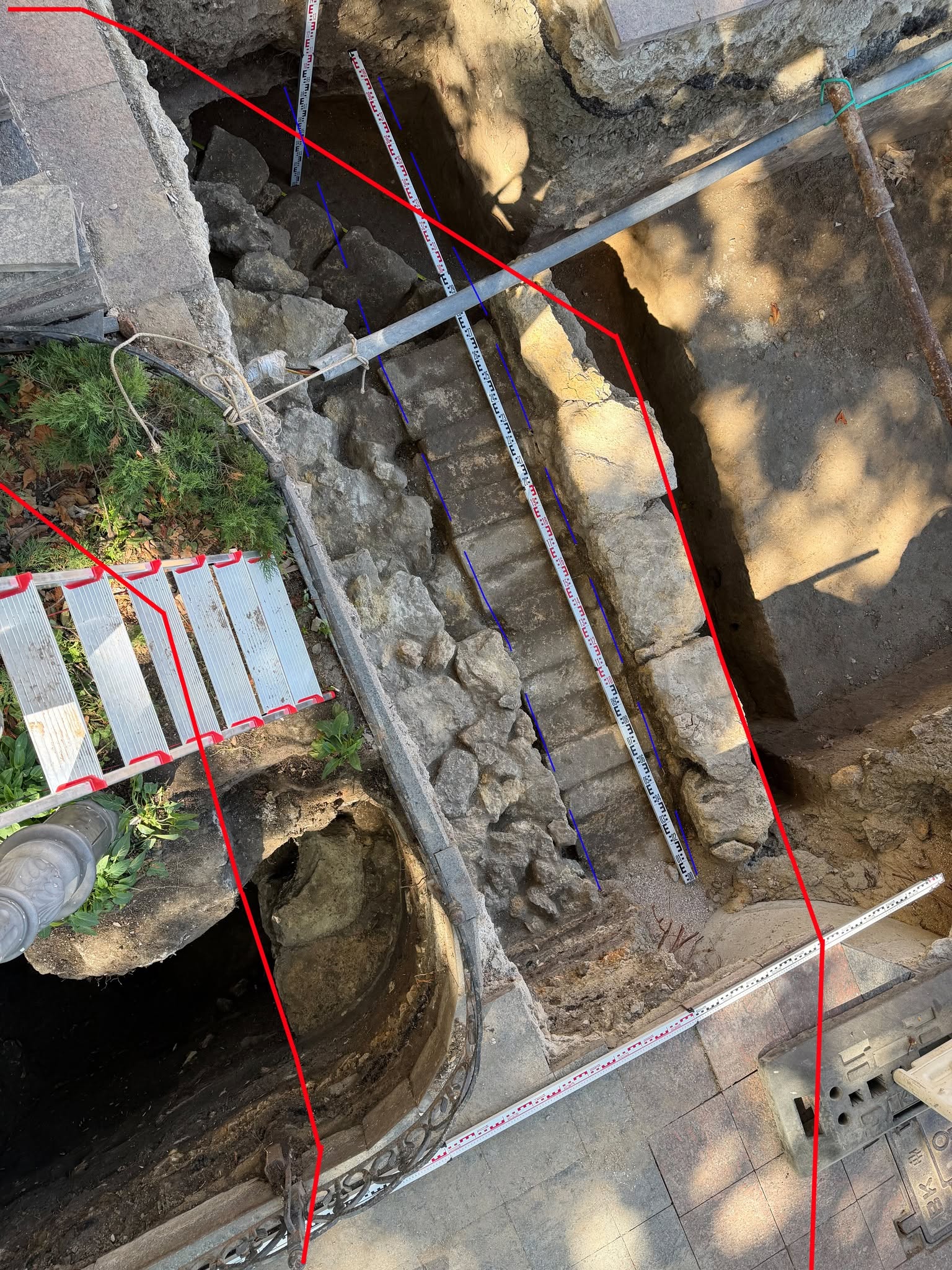 Розкопки фундаменту вежі Хаджибейського замку в центрі Одеси